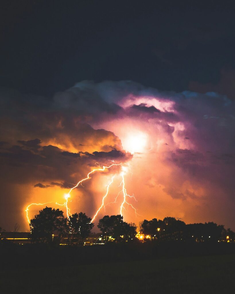 Storm approaching coast — Emergency Agency Lifts Most Evacuation Warnings as Storm Conditions Improve | Maui Tom's News