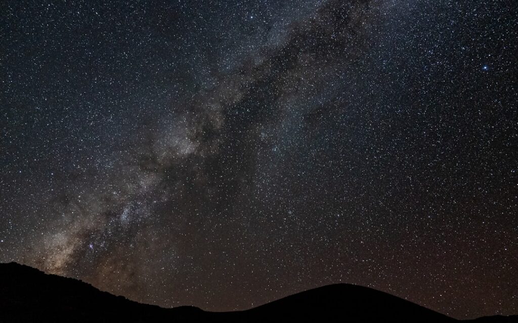 Beautiful milky way shining in the night sky Starry starry night — Magnitude 6.0 Earthquake Rattles Hawaii Islands, No Tsunami Warning | Maui Tom's News