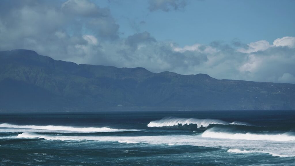 Hookipa//Hawaii — South Shore Surf Expected to Rise Above Advisory Levels This Weekend | Maui Tom's News
