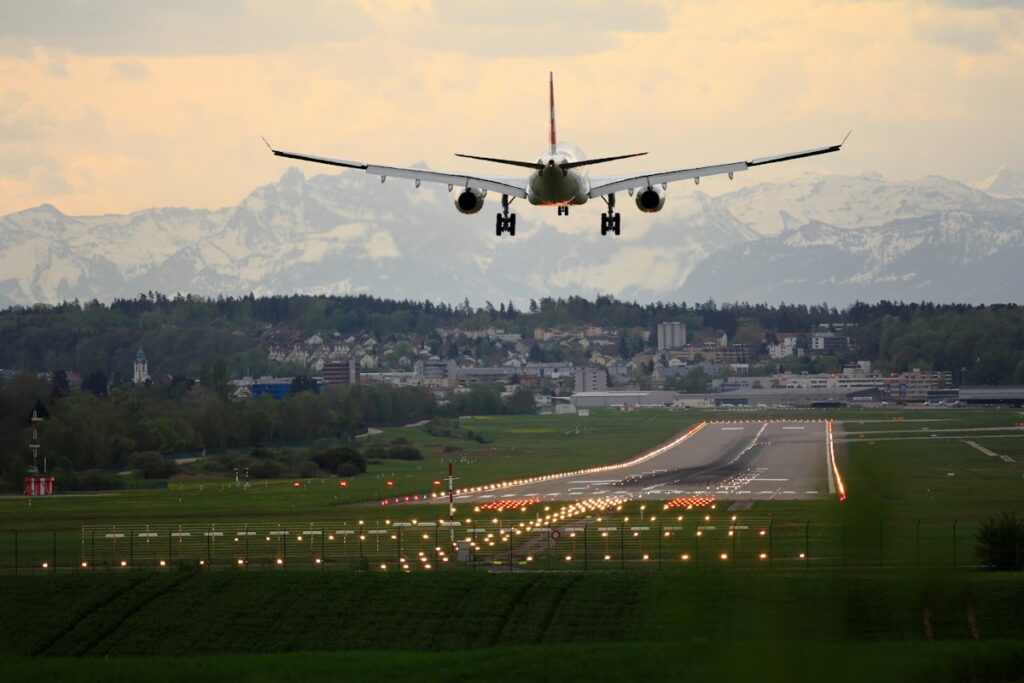 Airport runway view — Delta Adds Minneapolis–Maui Nonstop, Expands Hawaii Winter Schedule | Maui Tom's News