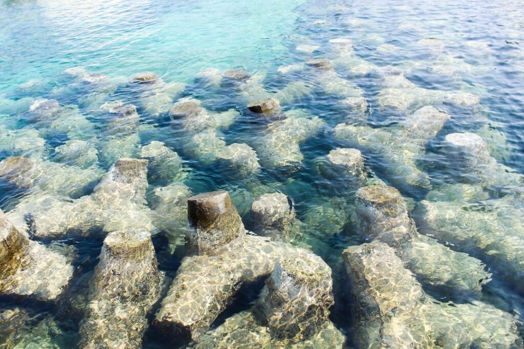 Đảo bé một đảo nhỏ thuộc quần đảo Lý Sơn, Quãng Ngãi. — Storm-Damaged Water Lines Being Repaired Across Multiple Maui Regions | Maui Tom's News
